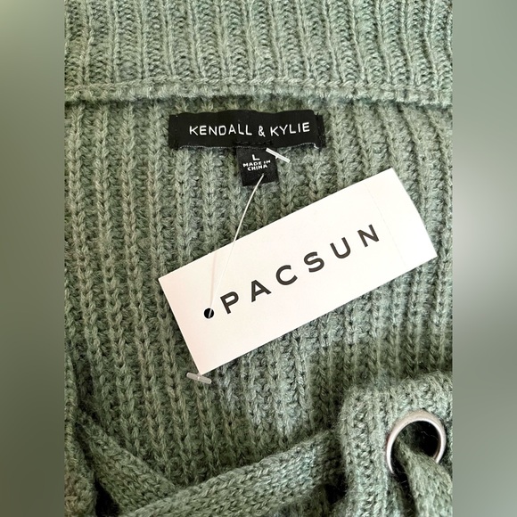 NWT L Sage Green Cable Knit V Neck Lace Up Sweater - Picture 7 of 9